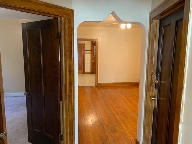 Building Photo - 6641 S Francisco Ave