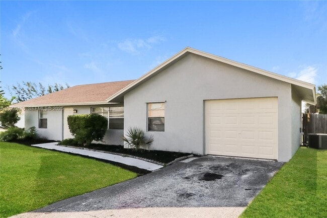 Building Photo - 2152 NE 1st Ct