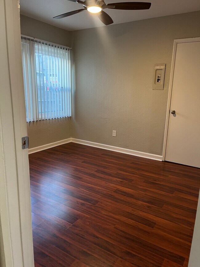 Foto del edificio - 2555 Foothill Blvd