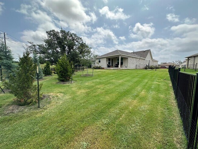 Building Photo - 918 Saratoga Ln