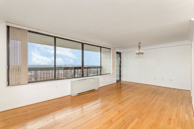 Foto del edificio - 3701 S George Mason Dr