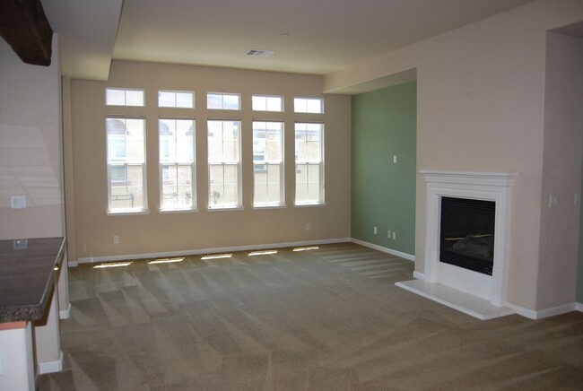 Foto del edificio - 2 Bedroom, 2 Bathroom Townhome in Damonte ...