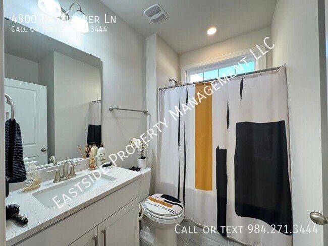 Foto del edificio - 4900 Dayflower Ln