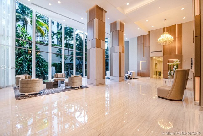 Building Photo - 21200 Point Pl