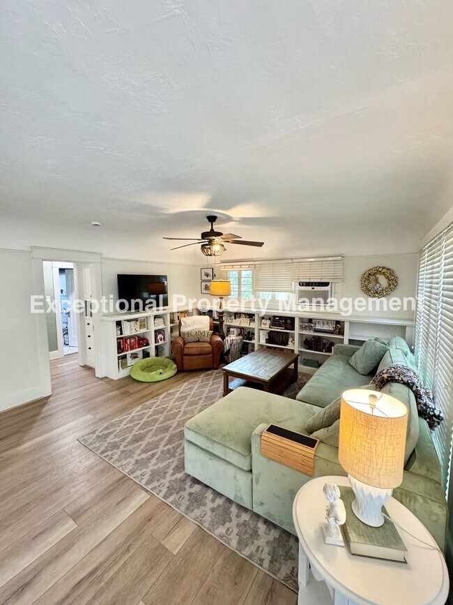 Building Photo - Great 2 bed 1 bath Craftsman home!