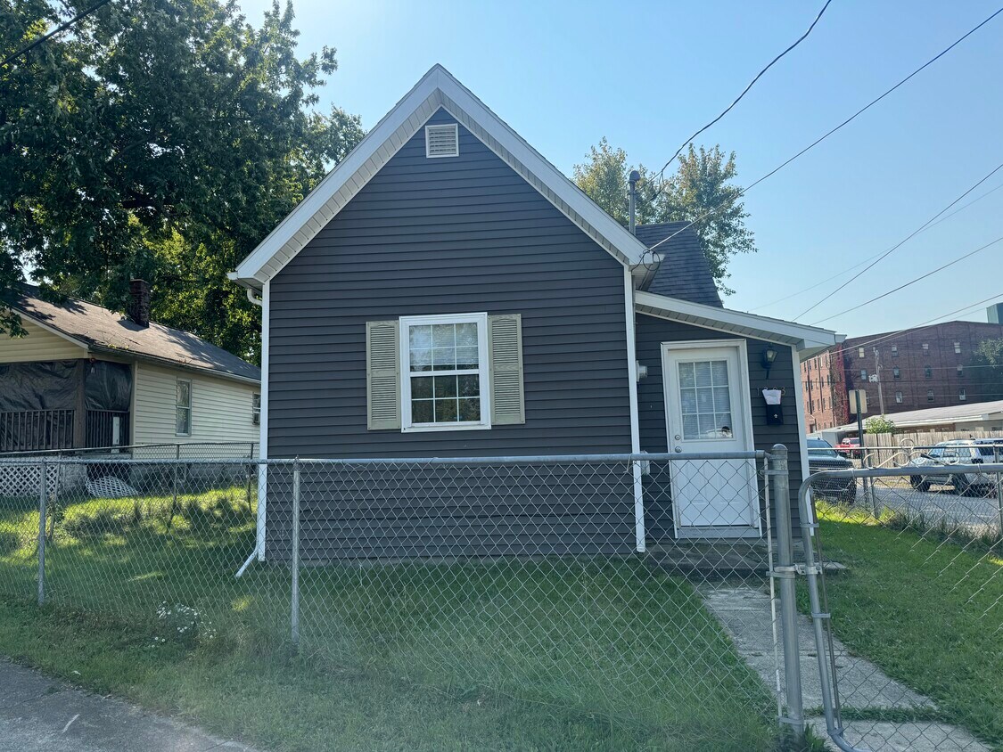 Foto principal - 1303 E Murden St