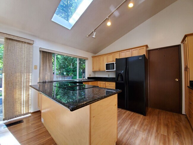 Photo - Prime Redmond Rambler 3 Bed/Large Yard House