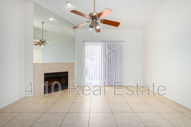 Building Photo - 220 N 22nd Place