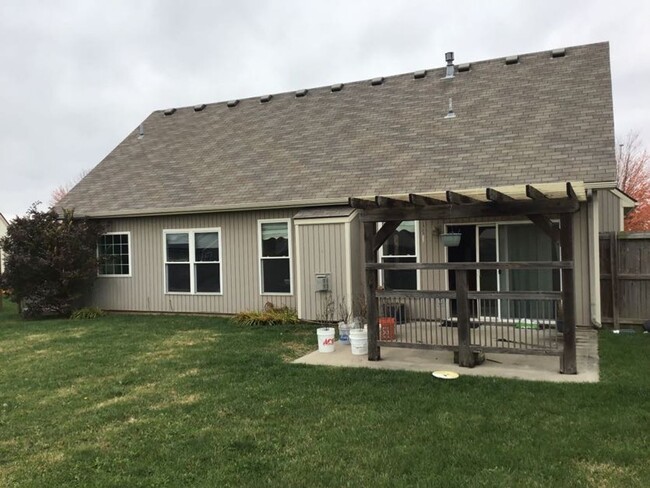 Building Photo - COMING SOON!! Northland 3 Bed 2 Bath 2 Car...