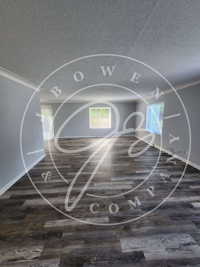 Foto del edificio - 2 bed 2 bath first floor apartment- Ottawa...