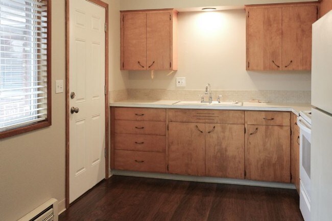 Building Photo - Quiet 1 Bedroom in Downtown Vancouver!