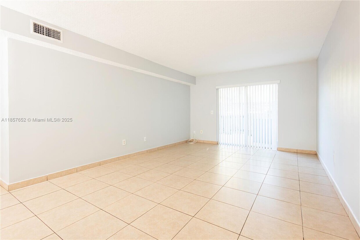 Foto principal - 4600 SW 67th Ave