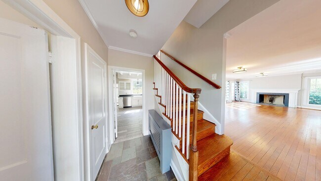 Foto del edificio - Cool Updated Historic 4/3.5 Farmhouse in Bethesda on Private, 1.5 Acre Lot