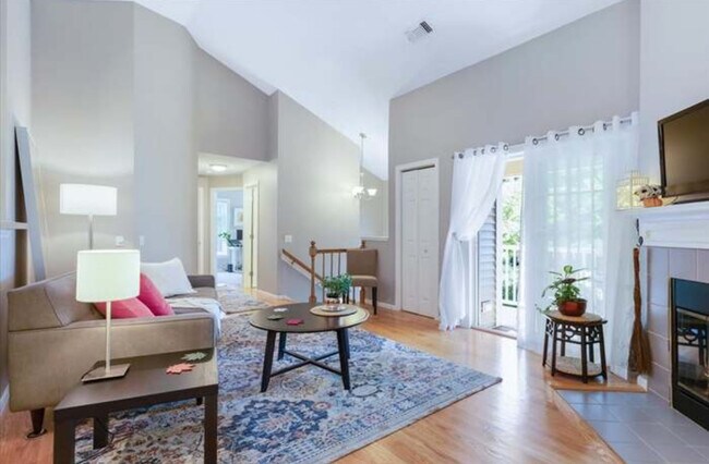 Foto del edificio - 17 Devon Club Ln