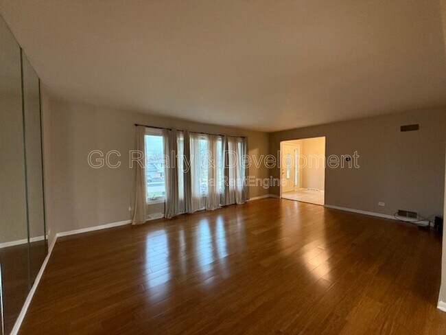 Foto del edificio - 609 Pinecroft Dr