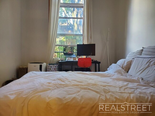 Foto del edificio - Stunning 2BR apartment with Private Terran...