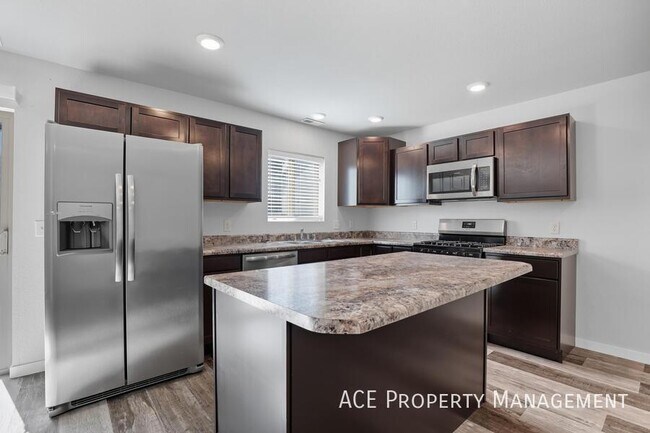 Foto del edificio - 22719 Radar Hill Rd