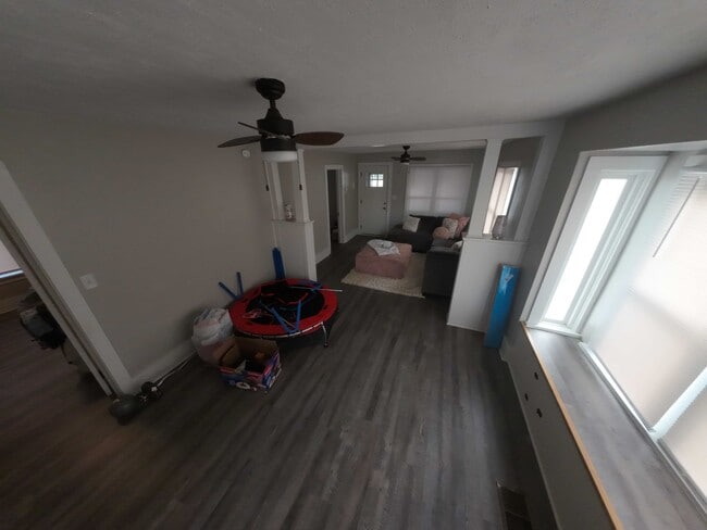 Building Photo - 27 Maplelawn St SE