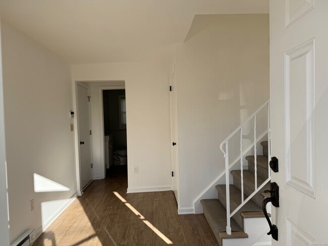 Building Photo - 15 Sunwich Rd