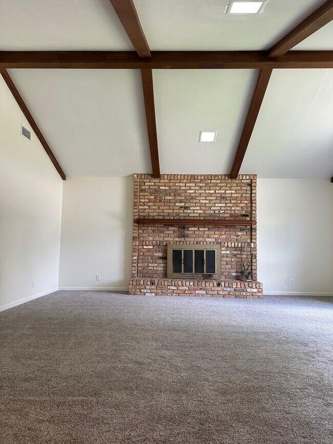 Building Photo - 4106 S Park Dr