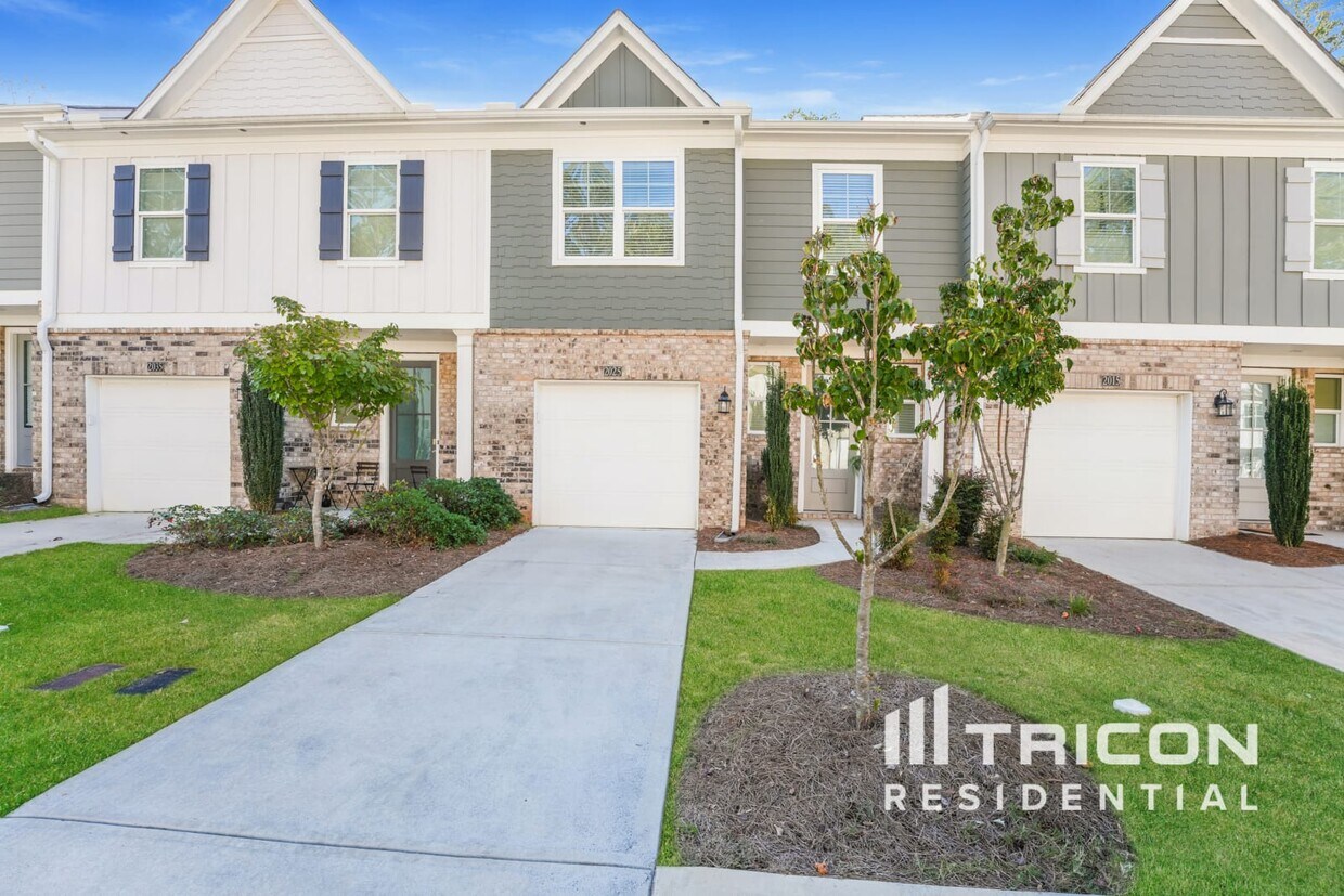 Foto principal - 2025 Rosemary Park Ln