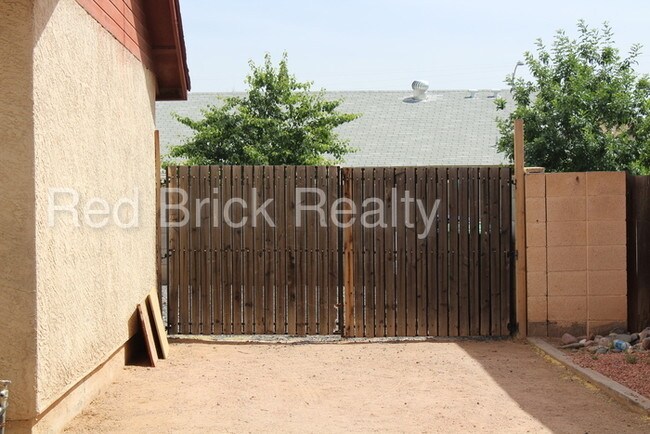 Building Photo - 4957 E Downing St