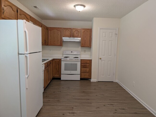 Foto del edificio - Move In ready Ranch style home located in ...