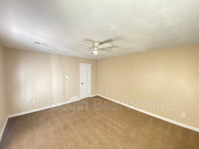 Building Photo - 5579 Crepe Myrtle Dr