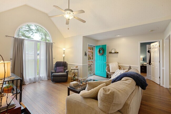 Foto del edificio - **Applications Processing** Available now!...