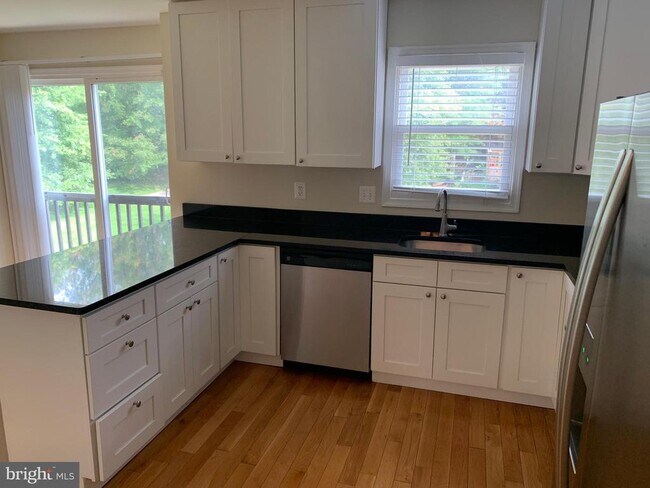 Foto del edificio - 1569 Templeton Pl