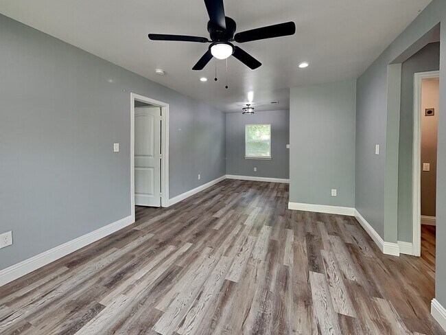 Building Photo - 3320 Mundy Dr