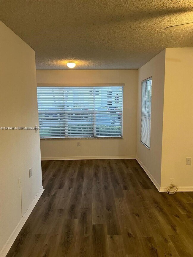 Foto del edificio - 1401 Village Blvd