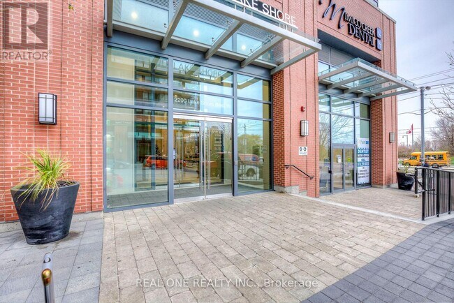 Photo du bâtiment - 2200 Lake Shore Blvd W