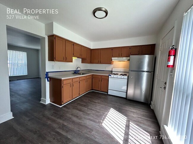 Building Photo - 527 Villa Dr