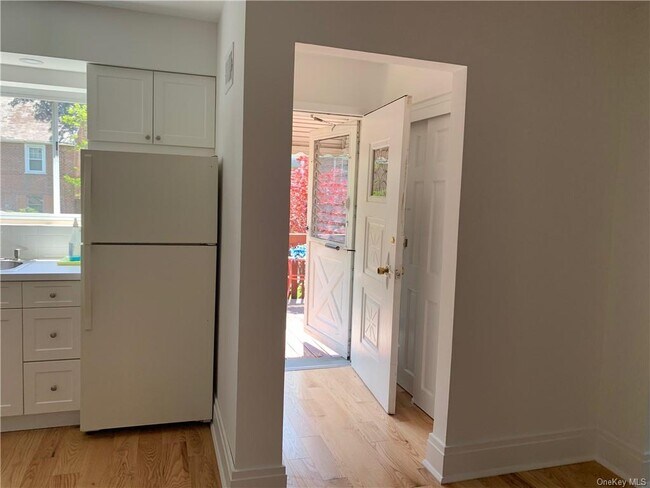 Building Photo - 2311 Delanoy Ave