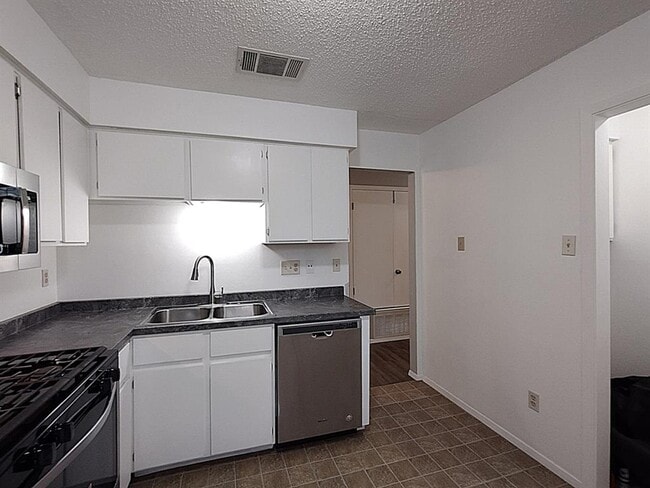 Foto del edificio - 1620 W Braker Ln