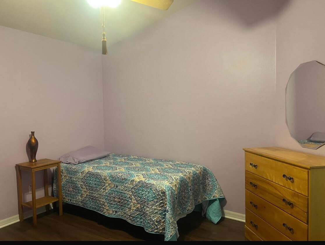 Foto del edificio - 8460 Village Edge Cir