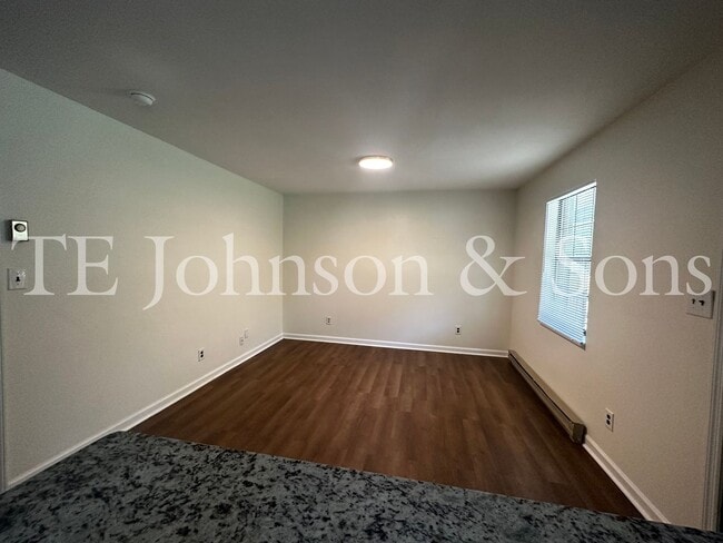 Building Photo - 1 Bedroom Near Easton Park! Water Included