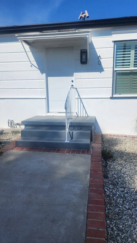 Foto principal - 6069 Comey Ave