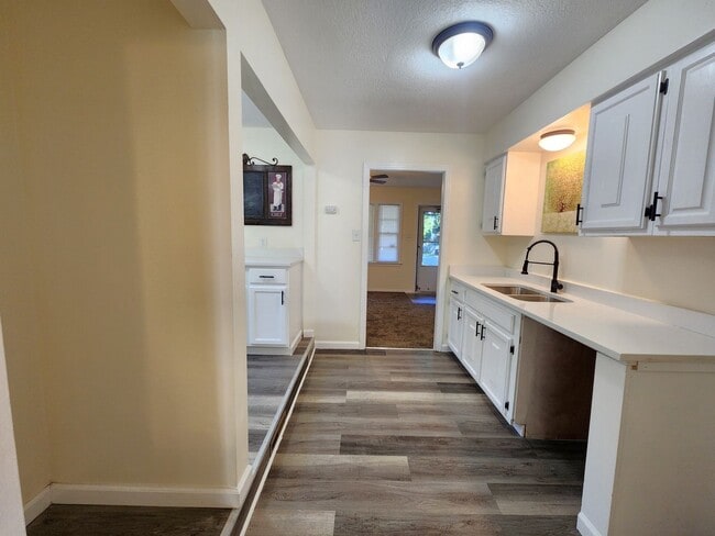 Building Photo - Beautiful remodeled 3BR, 1.5 Bth with garage and fenced backyard with newer stainless appliances