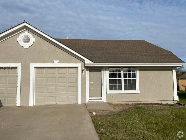 Building Photo - 220 SW Chartwell Cir
