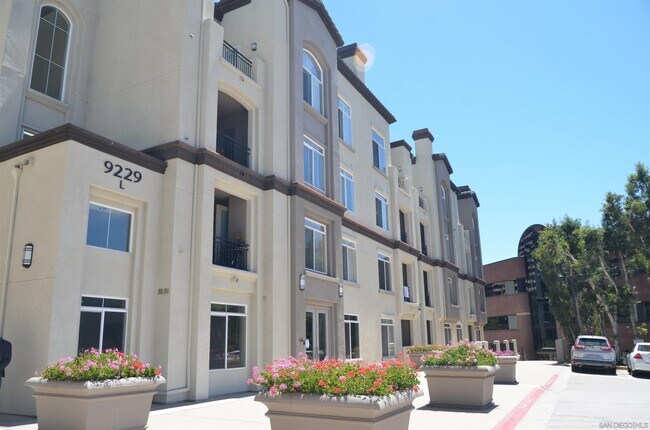 Foto del edificio - 9229 Regents Rd