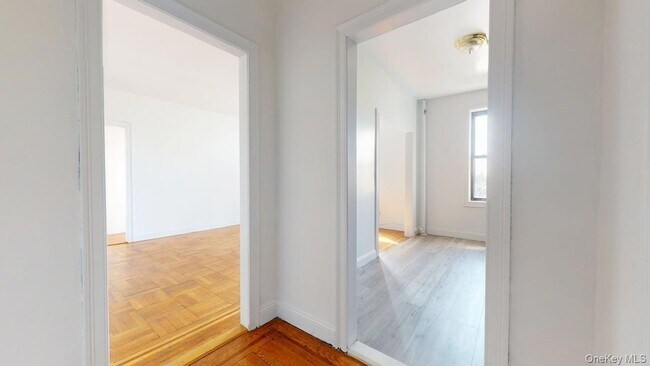 Foto del edificio - 108-25 72nd Ave