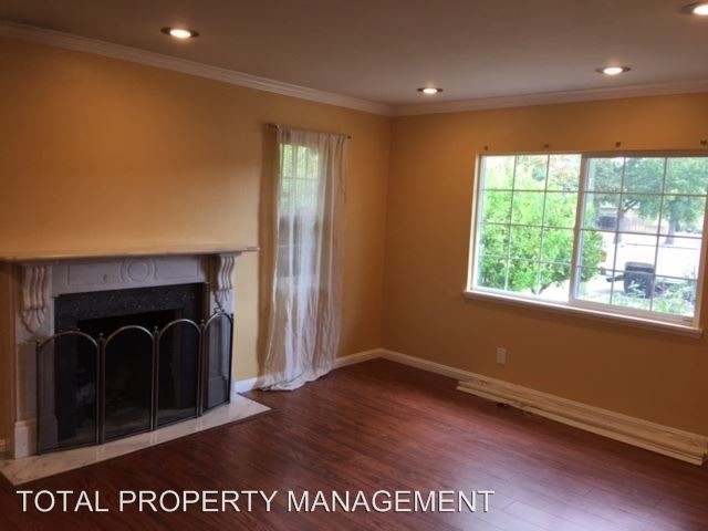 Building Photo - 1051 Lancer Dr