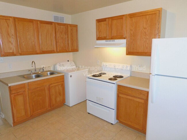 Building Photo - 4216 Parker St