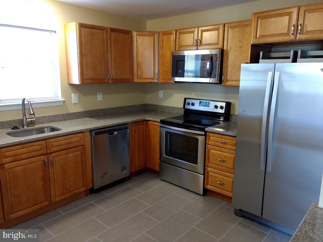 Primary Photo - 2 Fox Meadow Cir