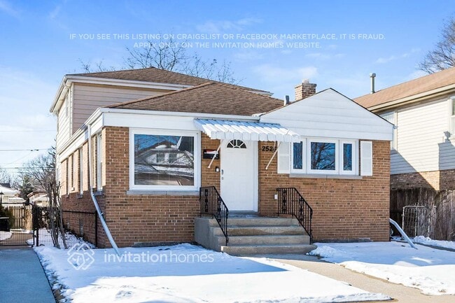 Building Photo - 2526 Maple St