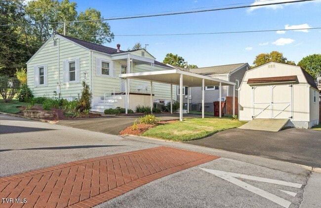 Foto del edificio - 707 Lincoln Ave