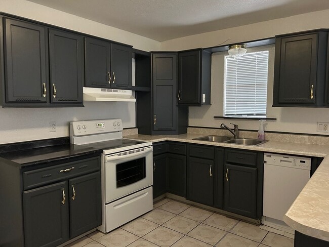 Foto del edificio - 2105 W Juniper St