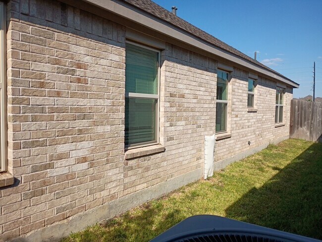 Foto del edificio - 5742 Pampus Prairie Rd